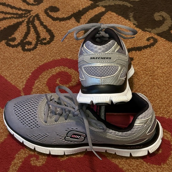 Skechers Skech-Knit Shoes - Picture 8 of 15